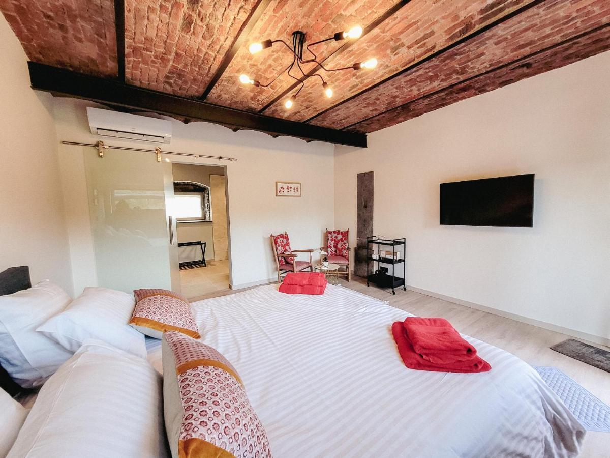 Au Bout De Mes Reves Bed & Breakfast Walcourt ภายนอก รูปภาพ