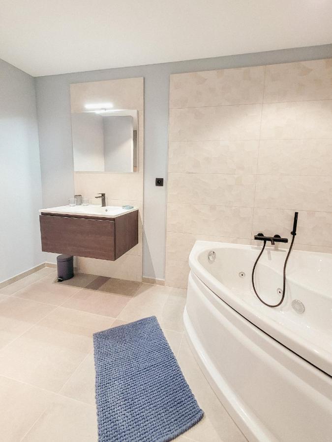 Au Bout De Mes Reves Bed & Breakfast Walcourt ภายนอก รูปภาพ